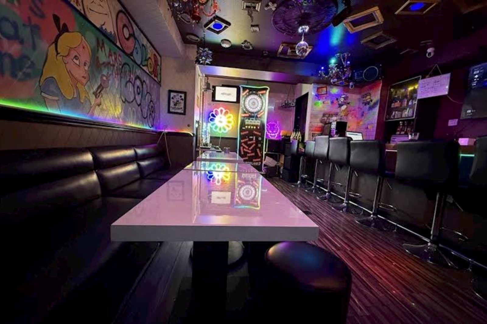 BAR COLORS カラーズ 赤羽 店内写真2